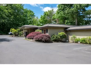 Photo #2: 23149328 Listing