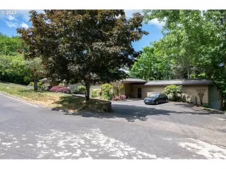 Photo #3: 23149328 Listing