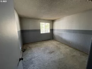 Photo #5: 23150818 Listing