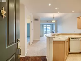 Photo #3: 23151533 Listing