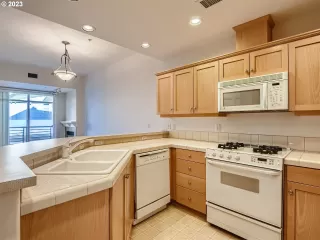 Photo #6: 23151533 Listing