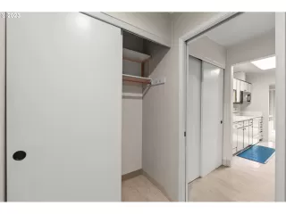 Photo #3: 23152028 Listing