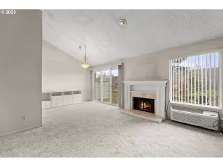 Photo #4: 23152028 Listing