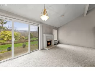 Photo #5: 23152028 Listing