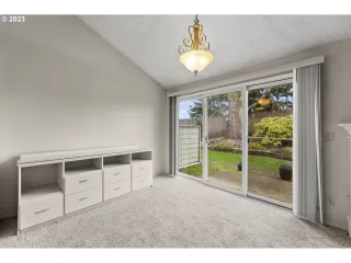 Photo #6: 23152028 Listing