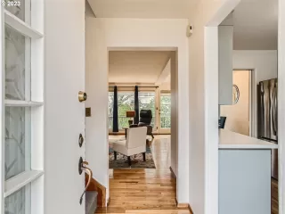 Photo #3: 23152749 Listing