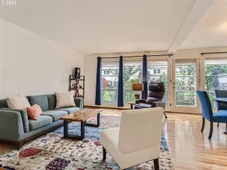 Photo #5: 23152749 Listing