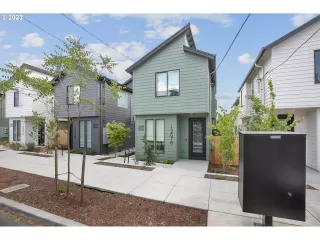 Photo #2: 23153607 Listing 