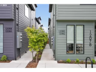 Photo #4: 23153607 Listing 