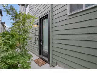 Photo #5: 23153607 Listing 