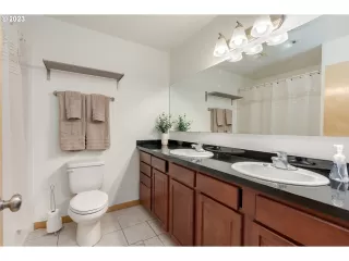 Photo #5: 23155494 Listing