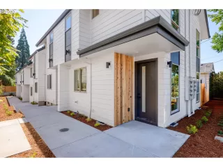 Photo #2: 23155577 Listing