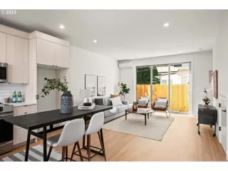 Photo #3: 23155577 Listing