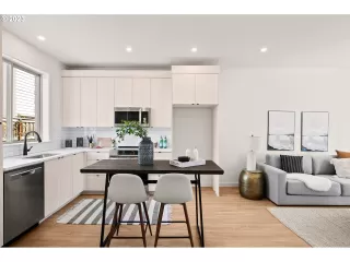 Photo #4: 23155577 Listing