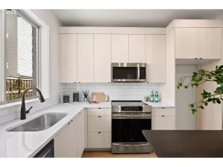 Photo #5: 23155577 Listing