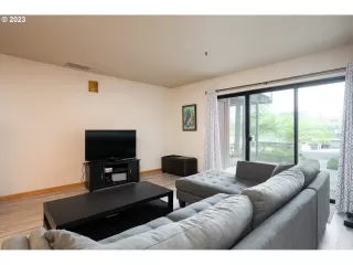 Photo #2: 23156291 Listing 