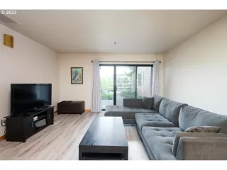 Photo #3: 23156291 Listing 