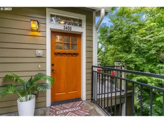 Photo #2: 23156463 Listing