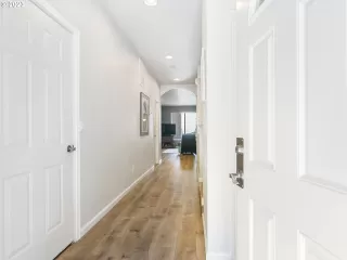 Photo #5: 23158273 Listing