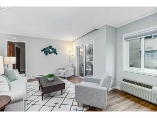 Photo #4: 23158498 Listing