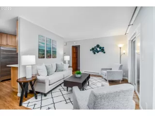 Photo #5: 23158498 Listing