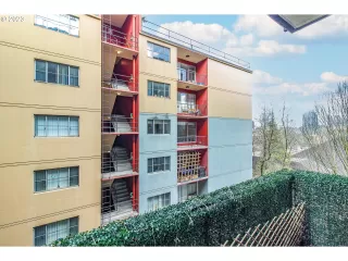 Photo #6: 23158498 Listing