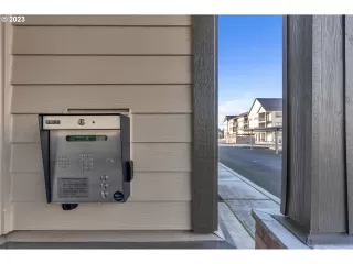 Photo #5: 23158912 Listing 