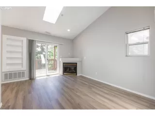 Photo #3: 23160704 Listing