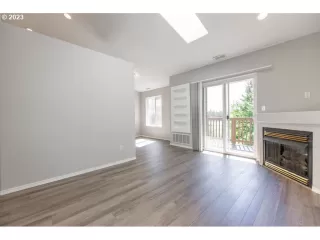 Photo #4: 23160704 Listing