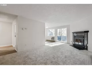 Photo #5: 23161295 Listing