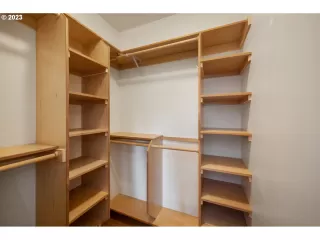 Photo #4: 23162252 Listing