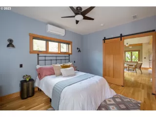 Photo #5: 23162252 Listing