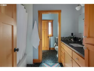 Photo #6: 23162252 Listing