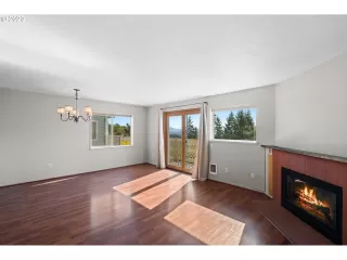 Photo #3: 23162529 Listing