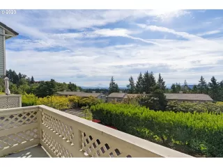 Photo #5: 23162529 Listing