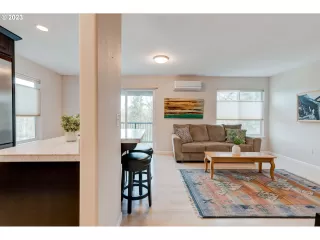 Photo #3: 23162583 Listing