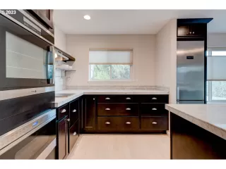 Photo #4: 23162583 Listing
