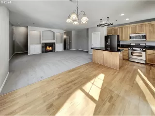 Photo #3: 23162810 Listing