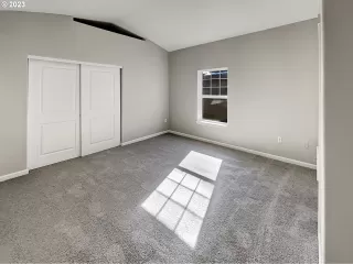 Photo #5: 23162810 Listing