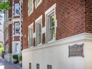 Photo #2: 23162891 Listing 