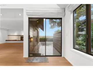 Photo #4: 23163183 Listing