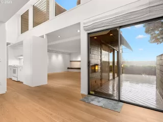 Photo #5: 23163183 Listing