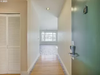 Photo #6: 23163316 Listing