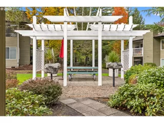 Photo #4: 23165391 Listing