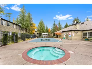 Photo #5: 23165391 Listing