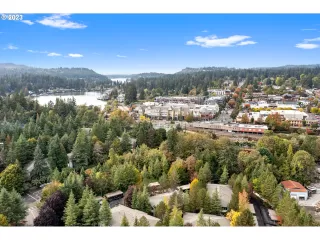 Photo #6: 23165391 Listing