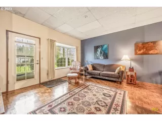 Photo #4: 23167844 Listing