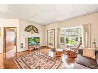 Photo #6: 23167844 Listing