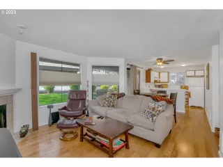 Photo #3: 23167980 Listing 