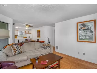 Photo #4: 23167980 Listing 